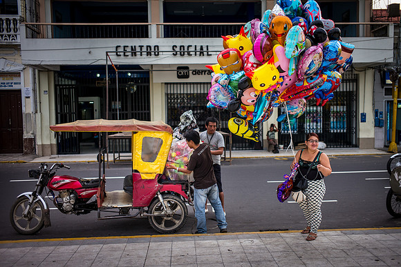 Balloons on the Square, Iquitos