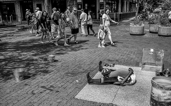 Boulder Street Performer